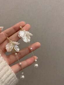 一对优雅白色花瓣珍珠流苏耳环，精致少女风设计 - 貝殼花瓣流蘇珍珠耳環 - 查看 4