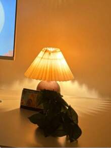 1 pieza Lámpara de escritorio LED plisada alimentada por USB, luz de mesita de noche moderna con pantalla de color café, decoración linda para dormitorio, sala de estar y oficina en el hogar