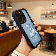 Cubierta de telefono con borde negro azul claro con delfin saltando en olas diseño animado para uso diario en cafeterias y espacios casuales Aplicable a los teléfonos de la serie Apple y Galaxy - Blanco - Ver 6