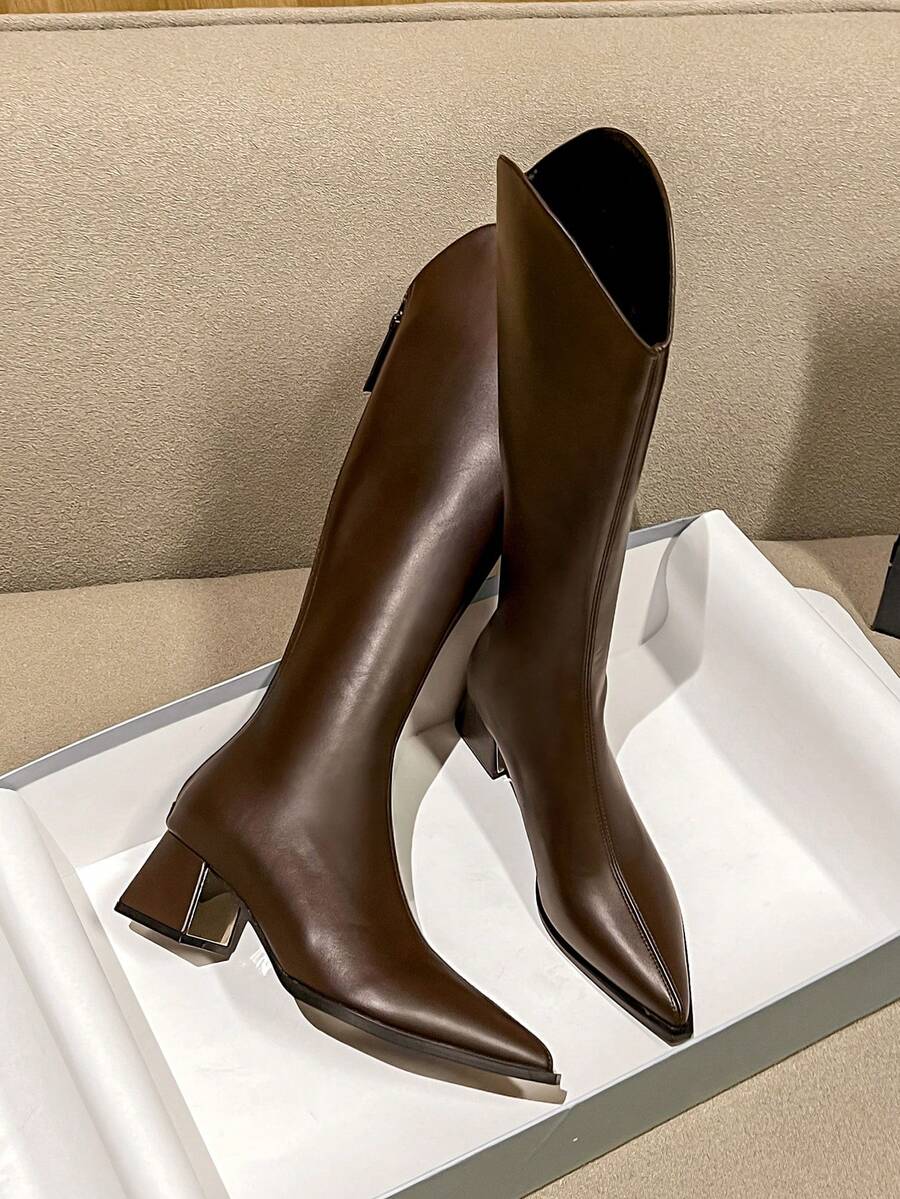 2025 Botas de tacón ancho de alta calidad y caliente de otoño nuevo, botas versátiles de moda hasta la rodilla, zapatos de mujer de estilo europeo con puntera puntiaguda y tacón bajo, elegantes botas minimalistas por encima de la rodilla - Marrón - Ver 1