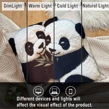 1个可爱熊猫图案抱枕套 - 现代方形枕套，2D平面印花，拉链封口，100%涤纶柔软绒面面料，17.76x17.76英寸，适用于沙发、床、家居和汽车装饰，仅限手洗，熊猫主题礼物，宿舍装饰，学校床上用品 - 黑與白 - 查看 4