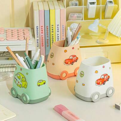 Boîte de rangement porte-stylo en forme de voiture de dessin animé - Organisateur de bureau grande capacité pour ranger les fournitures des étudiants, comprend un pack d'autocollants DIY, design auto mignon, décoration d'espace de bureau à domicile économe en espace, coloris vibrants, idée de cadeau conviviale pour les enfants à l'école et en dortoir, organisateur de stylo en forme de voiture à compartiments multiples avec fentes d'accès facile parfait pour les chambres de dortoir et les coins d'étude, ajoute des accents colorés, conception légère, facile à nettoyer, solution de rangement pratique