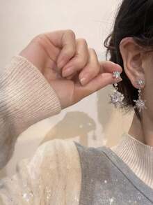 1 Pair Elegant Luxury High-End Snowflake Design Copper Material Inlaid Cubic Zirconia Diamond Fashion Dangle Earrings, Christmas Gift For Women, Suitable For Banquet, Ball, Wedding Party - Multicolor - View 5