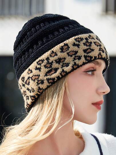 Cappello lavorato a maglia con stampa leopardata, stile europeo e americano, adatto per l'autunno/inverno, berretto casual caldo da donna, moda personalizzata e versatile in jacquard di poliestere con motivo leopardato, adatto per la stagione autunnale/invernale