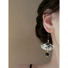 Fashionable Retro Chinese Style Long Silver Needle Ink Painting Fan Shaped Resin Earrings For Women - Đen và trắng - Xem 3