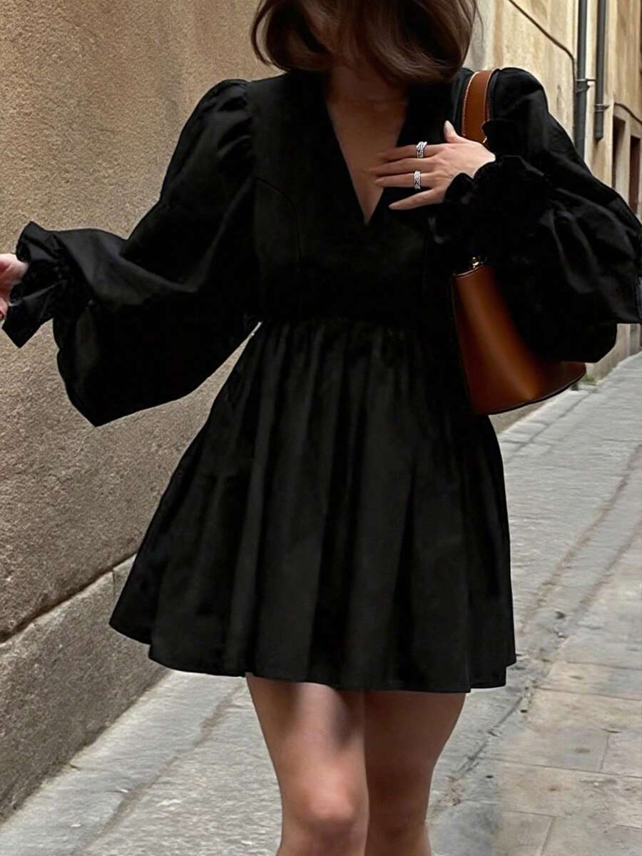女士黑色复古法式优雅连衣裙，泡泡袖V领褶皱迷你裙，浪漫约会及派对装扮，完美的圣诞/新年正式晚礼服，秋冬派对礼服，新年女装