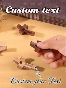 定制木质心形十字架，可刻名字或文字，鼓励礼物，小巧木质十字架，手持口袋十字架，指尖减压宗教礼物，适合祈祷、教堂礼物、复活节礼物，“上帝与你同在”，鼓励礼物，多功能，装饰性强，可重复使用，精致，时尚，高品质，色彩丰富，现代，可定制，个性化，独特，定制节日派对用品 - 彩色 - 查看 5