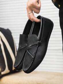 1 Pair Men's Loafers, 2025 New Slip-On Casual Driving Shoes, Soft Sole Breathable Flat Dress Shoes, Non-Slip Wear-Resistant Work Shoes, Versatile Solid Color (Runs Small, Suggest Ordering One Size Up) - Black - View 5