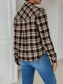 Camisa casual de moda para mujeres - con bolsillo, diseño de cuadrículas verticales, botones abiertos cerrados, ligera y transpirable, adecuada para salir todos los días en primavera, verano y otoño, ropa de cercanías - Marrón oscuro - Ver 2
