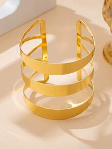 1 pieza Brazalete ancho de metal dorado geométrico hueco y exagerado de moda, adecuado para atuendos diarios, de fiesta y de festivales de música de mujeres