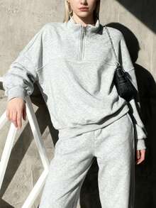 A Loose-Fitting Women's Sweatshirt With A Half-Zip Stand-Up Collar And Drawstring Casual Pants Creates A Relaxed And Sporty Women's Set. This Outfit Features A Loose And Casual Fit, Perfect For Comfortable Everyday Wear. - 灰色 - 查看 4