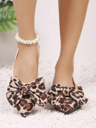 新款轻便舒适的平底鞋，尖头豹纹蝴蝶结装饰，柔软鞋底，透气防滑休闲鞋，优雅迷人的女鞋，适合所有季节。