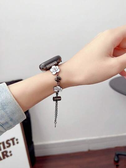 1条黑色金属表带，饰以山茶花图案，女士奢华不锈钢表带，兼容 49mm 46mm 45mm 44mm 42mm 41mm 40mm 38mm，兼容 Series Ultra 3/2/1 11 10 9 8 7 SE3 6 5 4 3 2 1，优雅的正装表带配件，适合正式场合和时尚活动，奢华智能表带，兼容表带，生日、圣诞节的绝佳礼物。