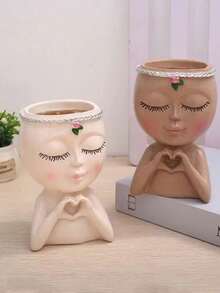 Makeup Brush Storage Box, Heart-Shaped Succulent Planter Pot Home Decoration, Cute Girl Design Pen Holder, Multi-Functional Plastic Vase-Style Makeup Brush Storage Box, Living Room And Office Desk Decoration Bag, Room Decoration, Cosmetic Storage, Dressing Table Accessories, Makeup Bag, Makeup Pouch, Jewelry Box, Storage Bag, Makeup Brush Storage Box, Brush Holder, Perfume Storage Box, Storage Bag. - 彩色 - 查看 7