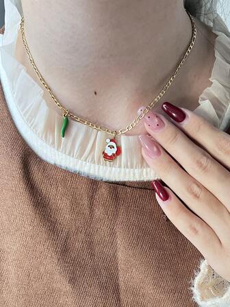 قلادة من الفولاذ المقاوم للصدأ بتصميم بسيط مع قلادات بشكل فلفل أخضر، بابا نويل، رجل ثلجي، شجرة عيد الميلاد، مناسبة للنساء للارتداء بشكل عادي أو كهدية عيد الميلاد، خريف/شتاء