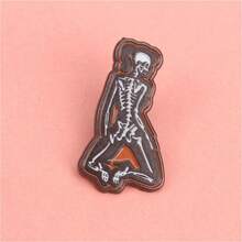 Dark Skeleton Shaped Enamel Pin Gothic Inspired Skull Badge Punk Style Skeleton Brooch - Multicolor - View 2