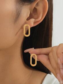 1Pair/2Pcs Fashion Elegant Metal Golden Asymmetrical Hollow Round Circle Stud Earrings For Women, Suitable For Summer Party, Wedding, Vacation, Casual Wear, Independence Day, Graduation Ceremony, Holiday Gift