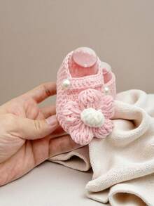 1 Pair Handmade Daisy Pattern Infant Shoes, Crochet Knitted, Newborn Footwear - Baby Pink - View 2