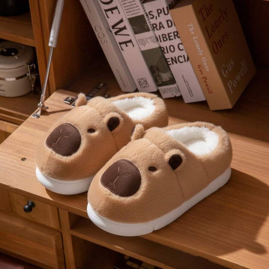Adorables zapatillas de felpa para niños con diseño de capibara. Calzado de interior cálido y cómodo para otoño e invierno. Zapatillas suaves y mullidas para los  pequeños. - Camel - Ver 1