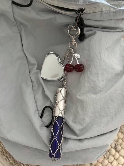 创意悬挂装饰爱心星形吊坠网袋口红收纳袋不锈钢润唇膏袋金属钥匙扣，包包评论，金属网袋吊坠钥匙扣，樱桃包包挂饰，包包吊坠，包包装饰品，链条包包挂饰，装饰链，口红收纳盒，化妆品收纳盒，物品收纳盒，带口红收纳功能，镜面心形樱桃设计，新款包包配件。