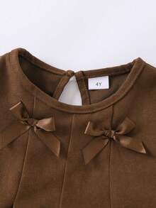 Conjunto de 2 piezas para niñas con top de manga larga estilo preppy casual con decoración de lazo y pantalones de pierna recta en color marrón vintage, para uso diario, vacaciones y regreso a la escuela en otoño/invierno - Marrón - Ver 3