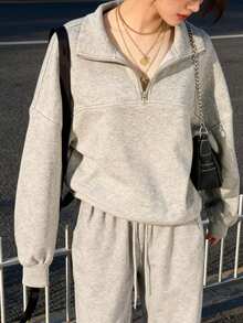 A Loose-Fitting Women's Sweatshirt With A Half-Zip Stand-Up Collar And Drawstring Casual Pants Creates A Relaxed And Sporty Women's Set. This Outfit Features A Loose And Casual Fit, Perfect For Comfortable Everyday Wear. - 灰色 - 查看 5