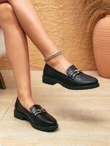 女士优雅黑色PU拼接平底圆头乐福鞋，金属搭扣装饰（鞋面纹理各异） - 黑色 - 查看 3