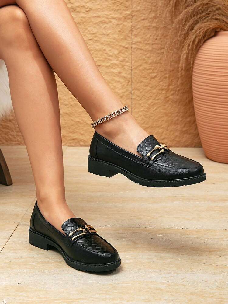 女士优雅黑色PU拼接平底圆头乐福鞋，金属搭扣装饰（鞋面纹理各异） - 黑色 - 查看 3