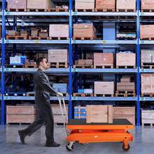 Carro de mesa elevadora hidráulica , capacidad de 1760 libras, altura de elevación de 59 pulgadas, mesa elevadora de tijera doble manual con 4 ruedas y almohadilla antideslizante, carro de tijera hidráulica para manejo y transporte de materiales - 59 pulgadas - Ver 1