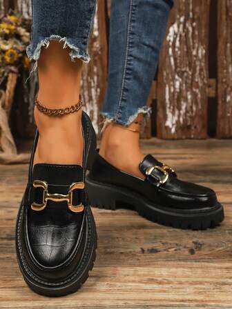 Mocasines versátiles negros para mujer, nuevos zapatos casuales de primavera/otoño de piel sintética suave de talla grande, decorados con hebilla, punta redonda, planos, para ir al trabajo