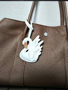 Móc khóa hình thiên nga đen trắng thanh lịch, móc khóa đôi hình động vật thời trang, móc khóa bền chắc, phụ kiện túi xách hình thiên nga, phụ kiện trang trí túi xách duyên dáng cho nữ, đồ trang trí nhà cửa, thích hợp làm mặt dây chuyền, móc khóa hoặc phụ kiện trang trí cho nam và nữ, dùng hàng ngày hoặc trong những dịp đặc biệt, có thể dùng làm quà tặng Halloween, Giáng sinh, Năm mới, Lễ Tạ ơn, sinh nhật. - Nhiều màu - Xem 6