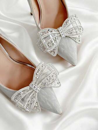 1 对水钻闪亮银色蝴蝶鞋夹，可拆卸鞋饰，多用途鞋花