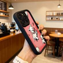 Cubierta de telefono con borde negro y parte trasera roja con estampado de perros blancos comiendo fresas diseño divertido para uso diario en cafeterias y salones Aplicable a los teléfonos de la serie Apple y Galaxy - Café integral - Ver 6