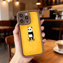 Cubierta de teléfono con borde negro y fondo amarillo con diseño de panda patinando para uso diario en cafeterías y salas de estar Aplicable a los teléfonos de la serie Apple y Galaxy - Burdeos - Ver 5