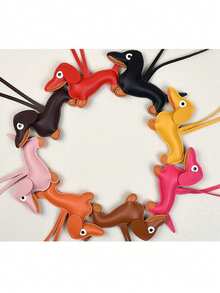 1个可爱腊肠犬吊坠饰品，仿皮腊肠犬包包挂饰/钥匙扣，韩版INS风汽车饰品，学院风卡通哥特风Y2K包包饰品挂绳带证件夹，汽车饰品包包挂饰 - 臘腸狗裝飾掛繩 - 查看 10