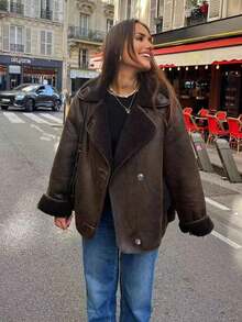Veste de mode décontractée ample à col rabattu en fausse fourrure, chaude. Coupe oversize pour un look élégant, convient pour les trajets quotidiens et le streetwear en automne/hiver. Design vintage du col rabattu, polyvalent et facile à superposer pour un look confortable et . Idéal pour les sorties, les séances de shopping et plus encore. - Tabac - Voir 5