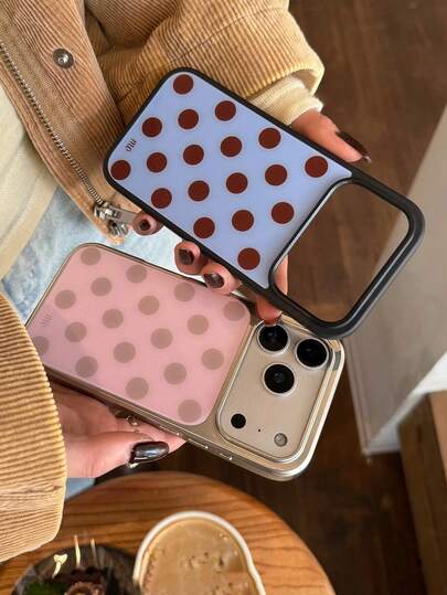 Stylish Cute Polka Dot Shockproof Phone Case Compatible With IPhone 17 Pro Max 17 Pro 17 16 Pro Max 16 Pro 16 15 Pro Max 15 Pro Max 15 Pro 15 Pro Max 14 Pro 13 12 Pro Max 11 Simple Men Women Drop-Proof Black Border Case