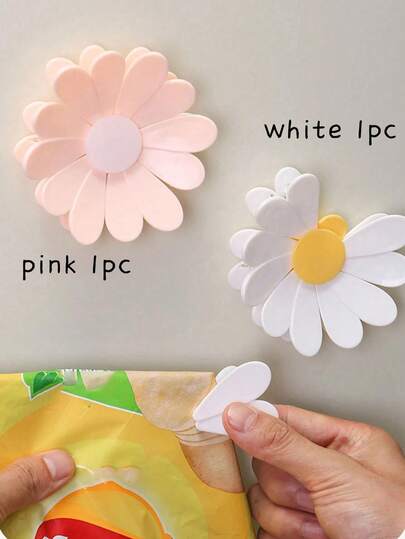 1pc Snack Sealing Clip, Personalized Daisy Petal Creative Design. 3D Stereo & Plump Strong-Magnetism Magnetic Sealing Clip, Cute & Eye-Catching Refrigerator Sticker, Moisture-Proof & Dust-Proof Food Bag Clip. Warm & Healing Small Exquisite Home Decor.