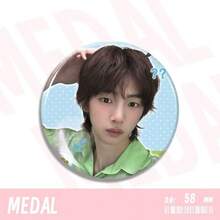 Juhoon 多主题可爱亮面徽章套装，58mm 个性化胸针吊坠粉丝周边 + 服装别针 收藏级粉丝应援周边 - 彩色 - 查看 4