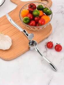 Multi-Functional Garlic Press, Also Suitable For Ginger, Pepper, Onion, Salad, Etc. Kitchen Utensil, Kitchen Tool, Portable Garlic Press (Suitable For Camping), Metal Garlic Press, Washable Garlic Crusher, Kitchen Garlic Mincer
