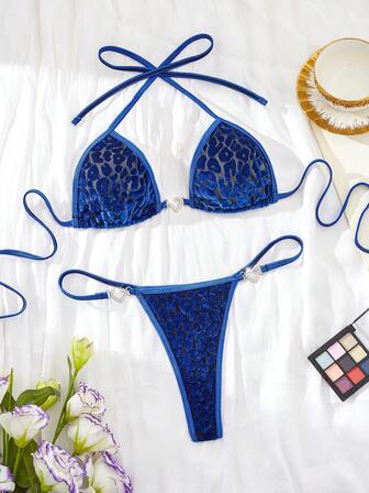 2 st. damunderklädesset med blått leopardmönster, suddigt leopardmönster, BH med snörning baktill, romantiskt underklädesset med hjärtformade metalldetaljer och transparent blommönster.