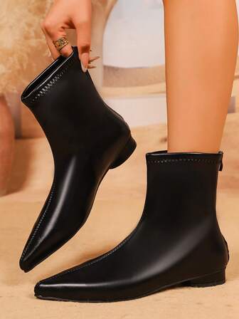 Höst/vinter Plus Size Dam Nya Fashionabla Enfärgade Spetsiga Platta Ankelstövlar Med Dragkedja Bak