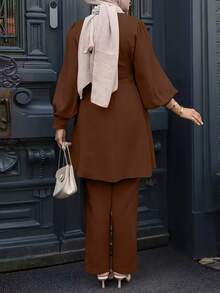 女士棕色灯笼袖交叉绑带修身上衣和裤子，阿拉伯女士时尚套装 - 棕色 - 查看 3