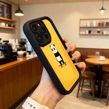 Cubierta de teléfono con borde negro y fondo amarillo con diseño de panda patinando para uso diario en cafeterías y salas de estar Aplicable a los teléfonos de la serie Apple y Galaxy - Burdeos - Ver 6