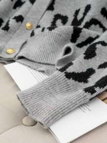 Cardigan de Tricô Vintage com Decote em V na Moda para Mulheres, Suéter de Manga Longa com Contraste de Cor e Estampa de Leopardo por Toda Parte, Fechamento com Botões, Adequado para Uso Diário, Outono/Inverno