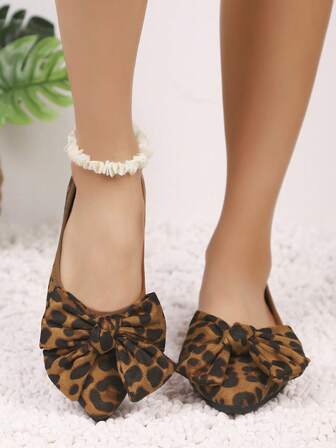 新款轻便舒适的平底鞋，尖头豹纹蝴蝶结装饰，柔软鞋底，透气防滑休闲鞋，优雅迷人的女鞋，适合所有季节。