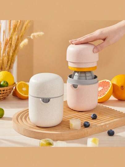 Small And Portable Premium Mini Lemon Juicer Simple Manual Juicer 2 In 1 Multifunctional Easy Fruit Juice Cup Rotating Squeezer Non-Slip Roller Suitable For Different Fruits - Easy To Use Plastic Juice Cup With Lid Great For DIY Fresh Juice Orange Lemon Juicer Gift