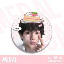 Juhoon 多主题可爱亮面徽章套装，58mm 个性化胸针吊坠粉丝周边 + 服装别针 收藏级粉丝应援周边 - 彩色 - 查看 6