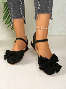 Damen Sandalen mit Schleifen-Dekor und Hohlmuster-Riemen, modische Sommer-Schnallen-Flachsandalen - Schwarz - Übersicht 2