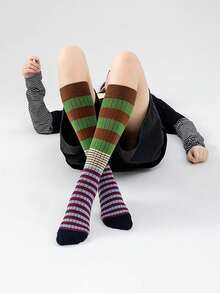 复古条纹过膝长袜，时尚显瘦，适合户外穿着，秋冬季佳选。